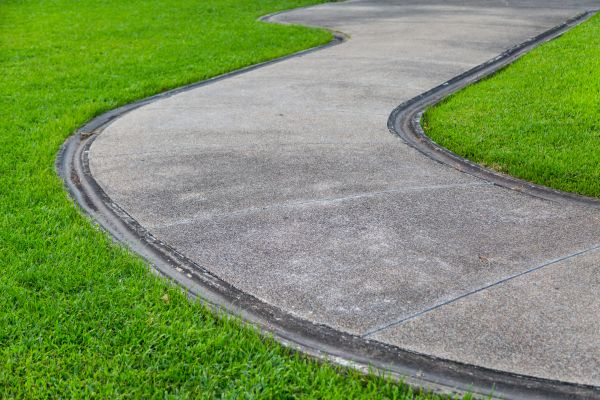 Cost of Concrete Sidewalk Construction in Milton