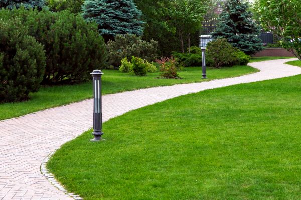 Cost of Backyard Sidewalk Installation in Milton